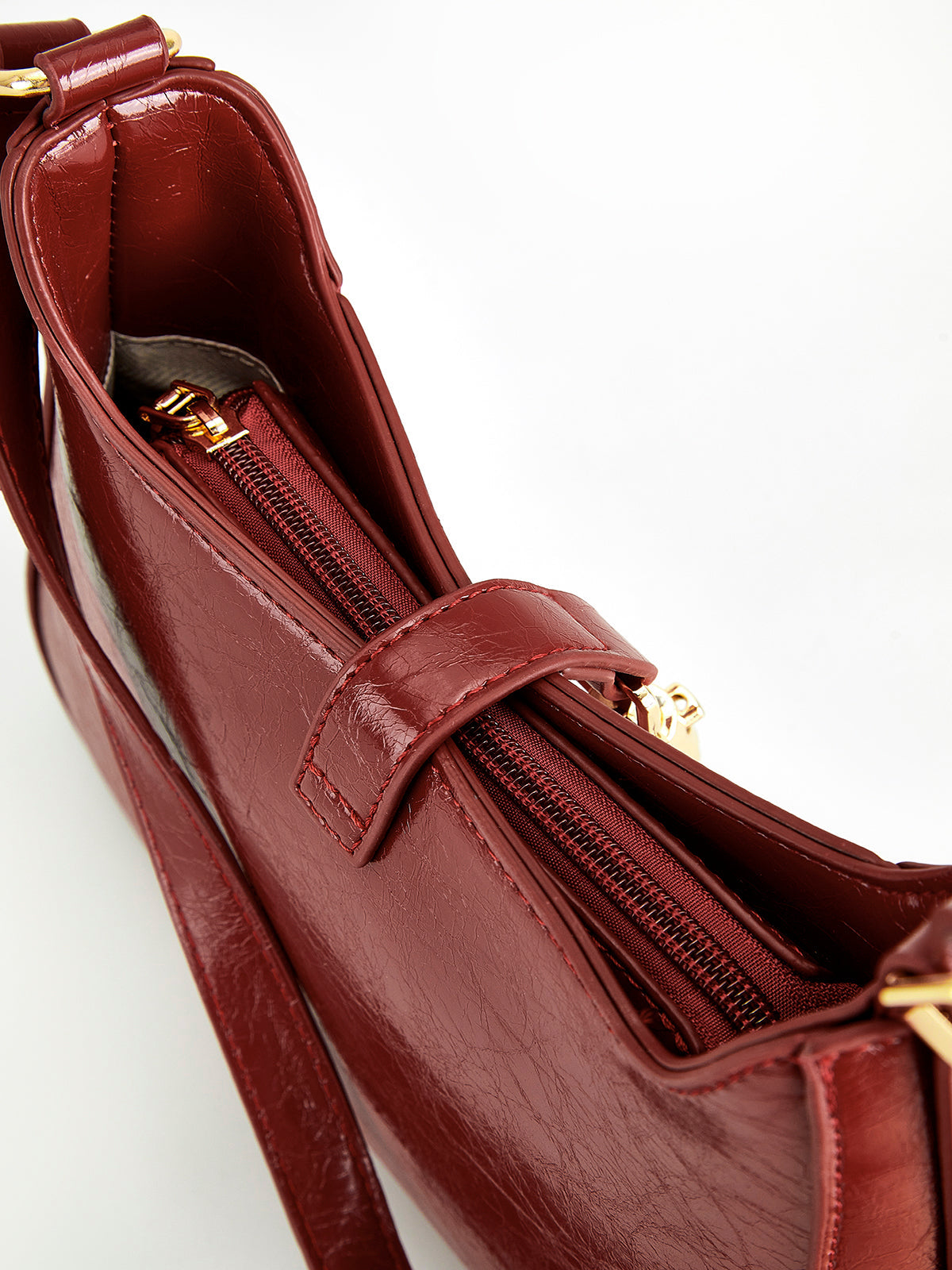 Bandoulière avec fermeture magnétique et zip
