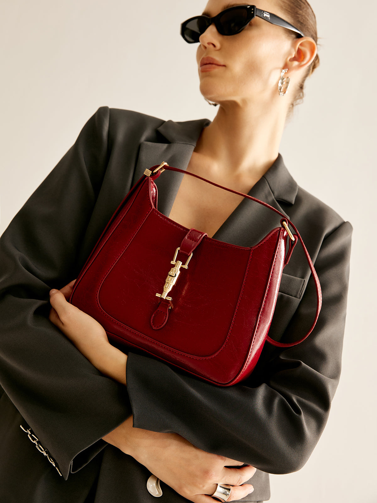 Bandoulière avec fermeture magnétique et zip