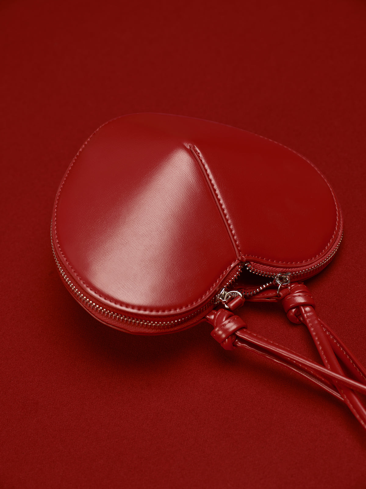 Sac à main en forme de cœur au style romantique