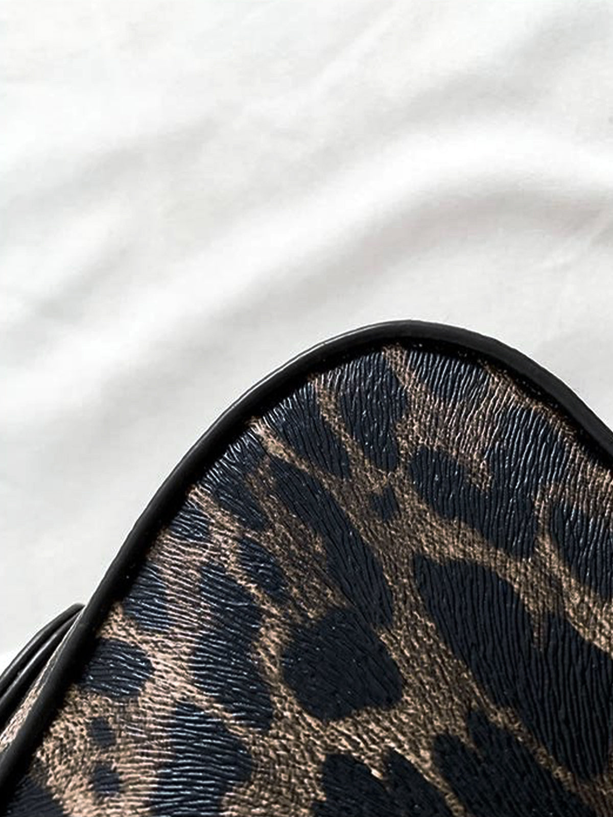 Sac à aisselle avec motif léopard