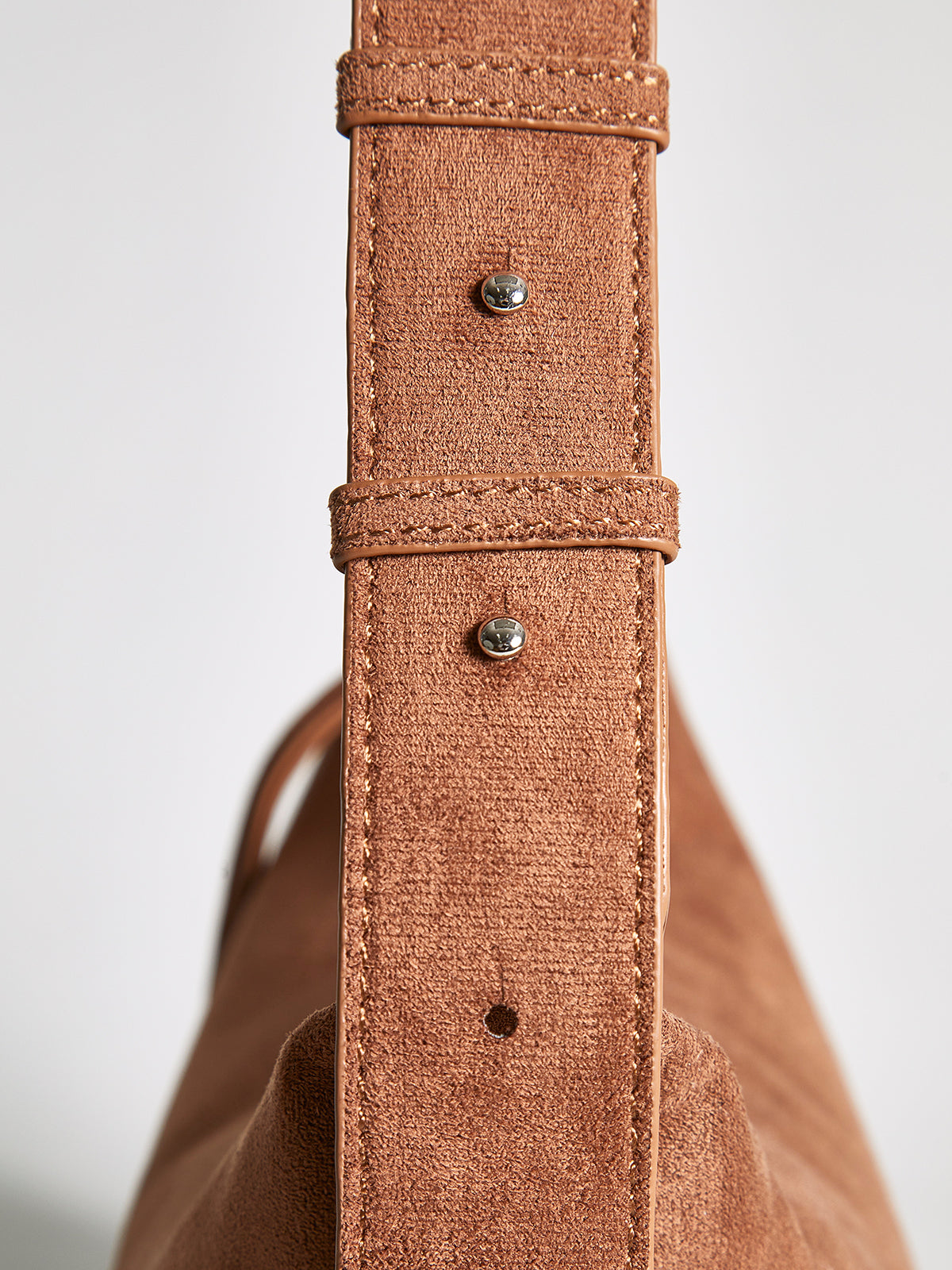 Sac avec fermeture éclair et sangle réglable