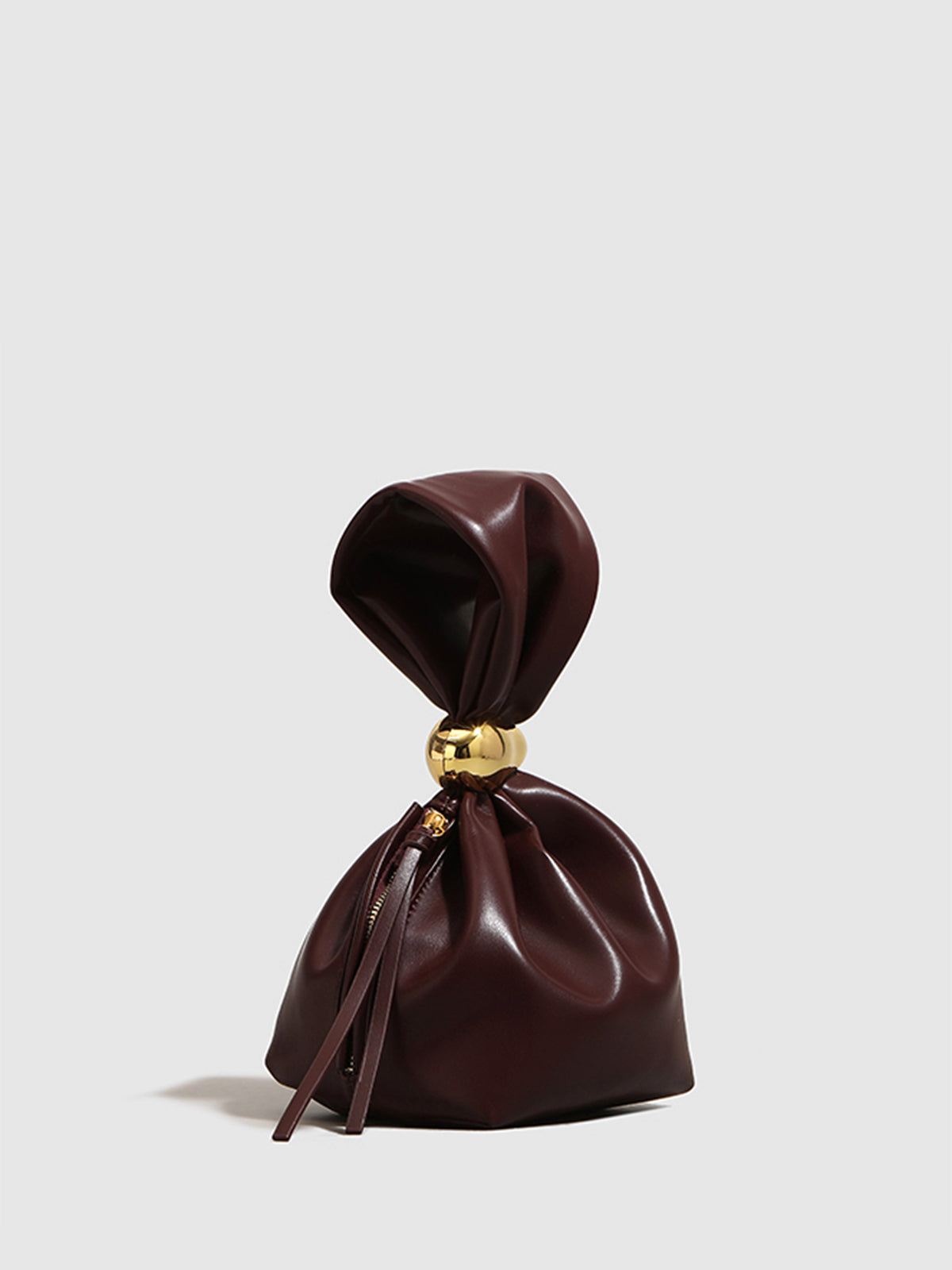 Sac seau ovale à cordon au design épuré