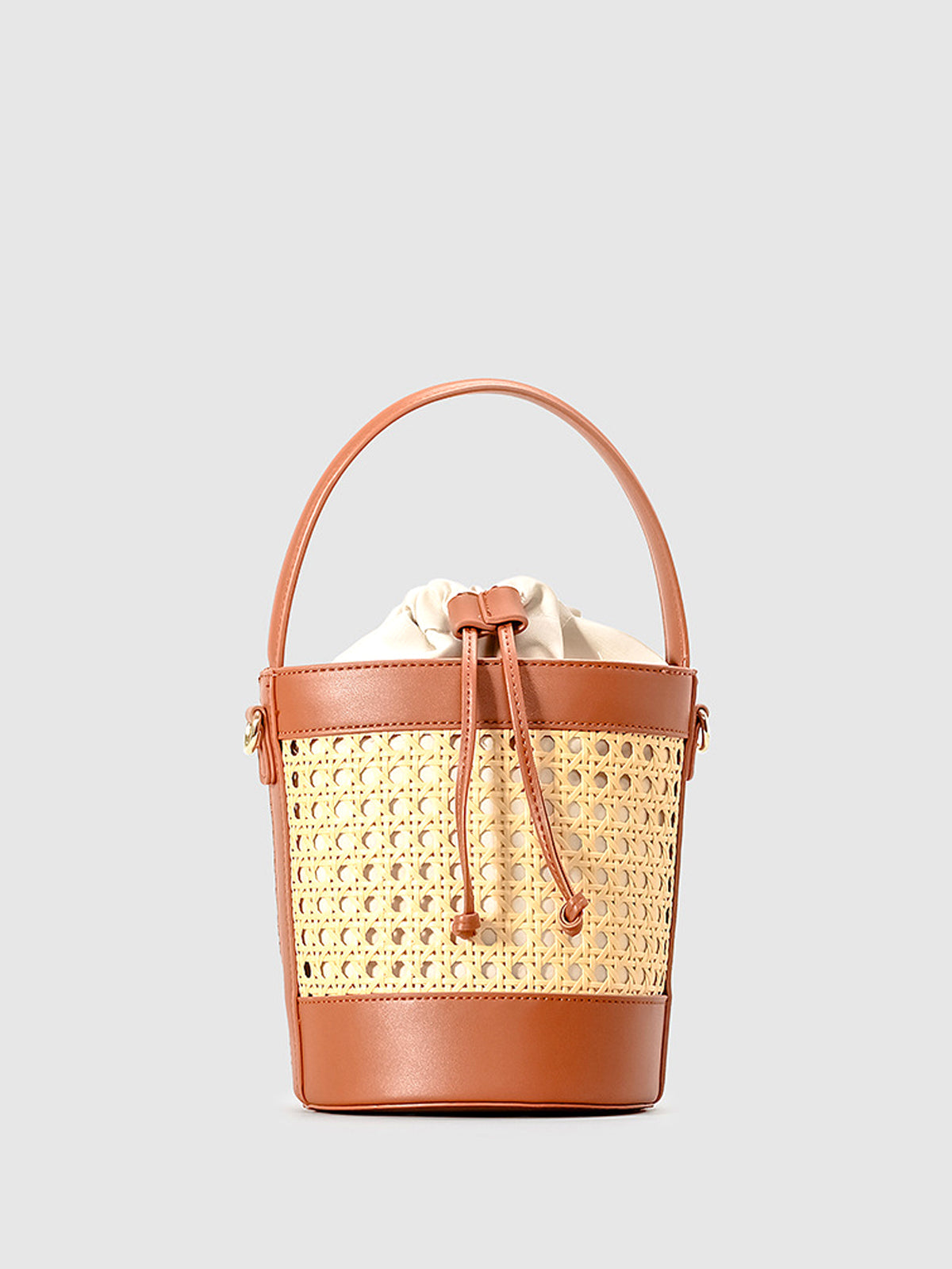Panier en rotin avec cordon