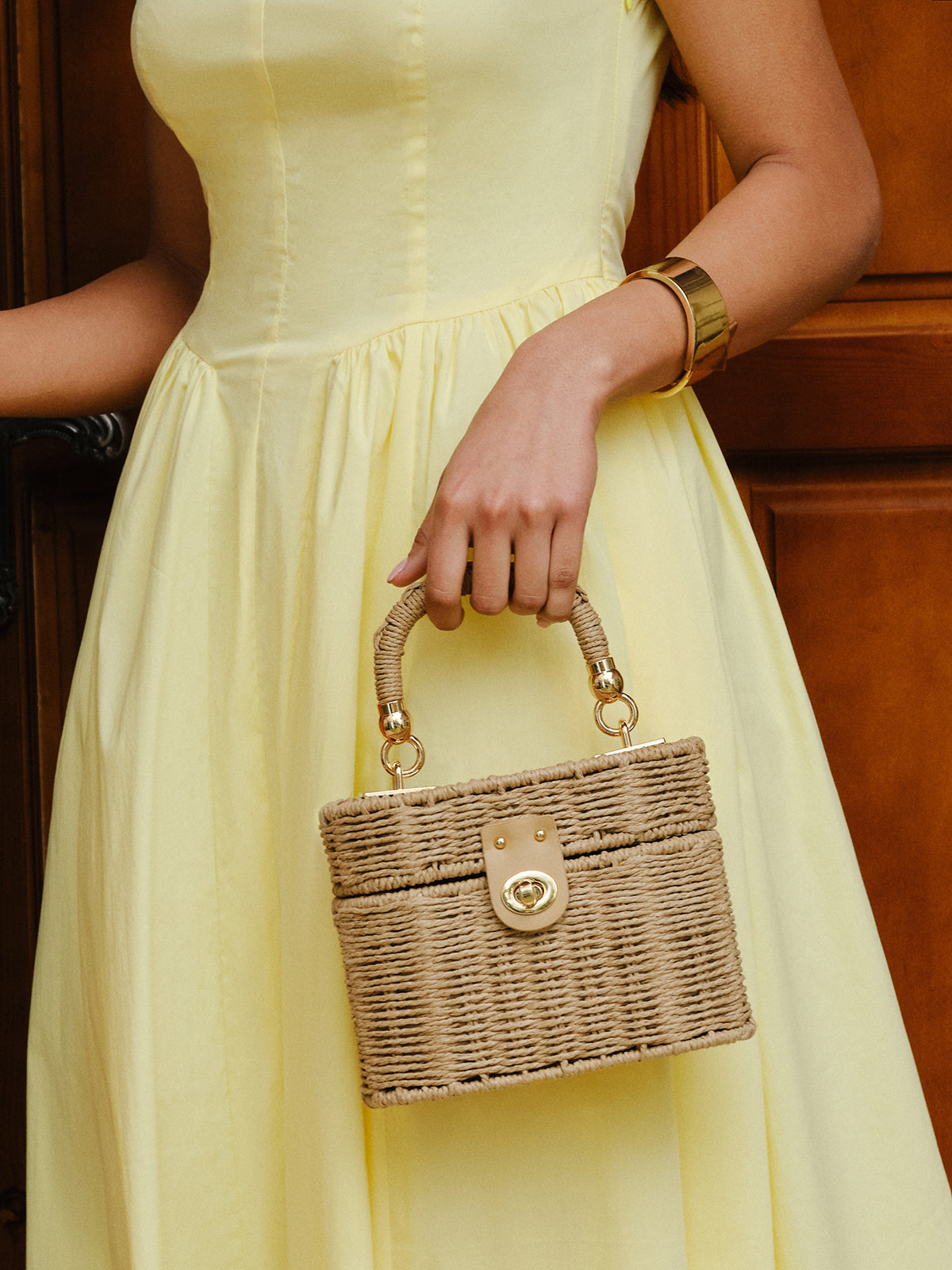 Panier en rotin tressé avec fermeture à tourniquet