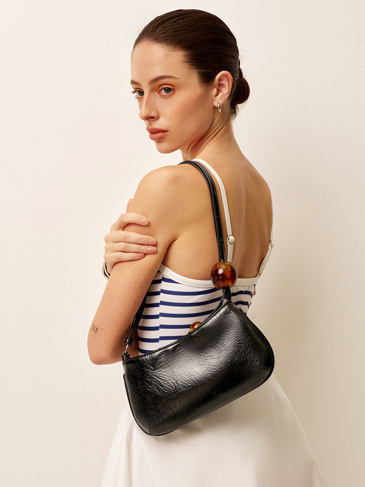 Sac à bandoulière en simili cuir avec perles